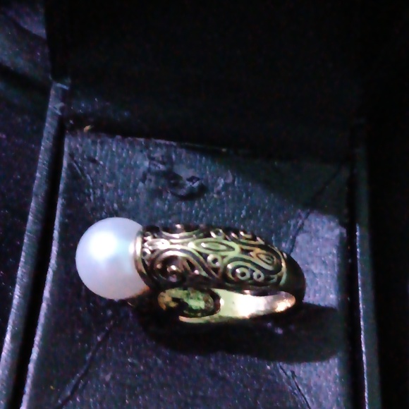 Fashion Design Ring - Picture 3 of 4